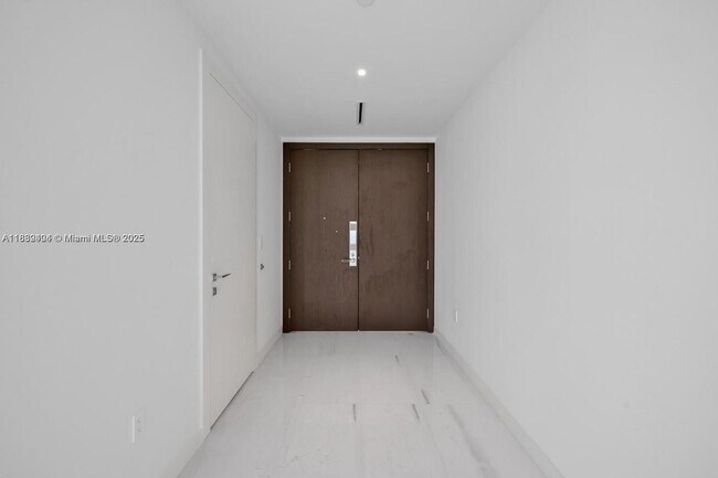 Building Photo - 300 Biscayne Blvd Way