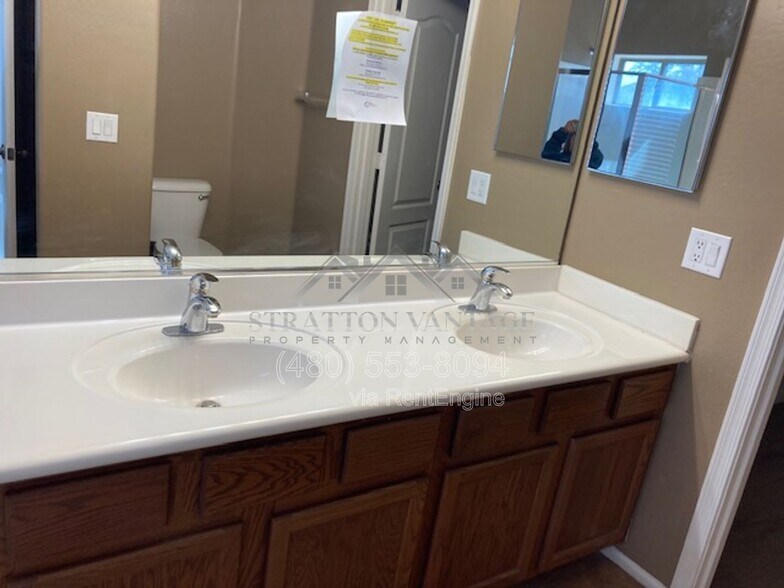 Building Photo - 4445 E Amarillo Dr
