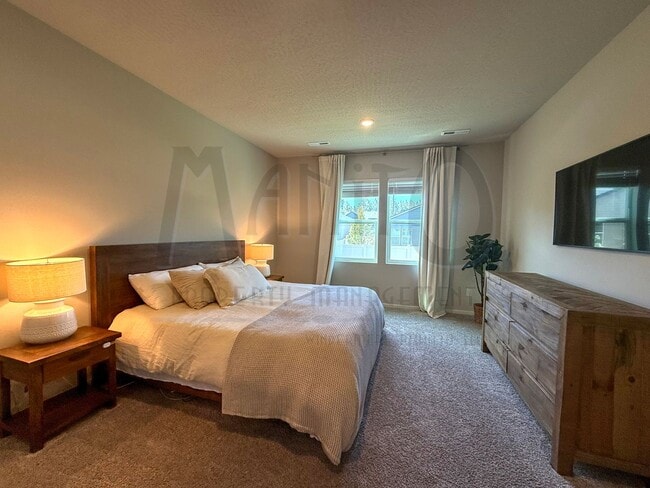 Building Photo - Stunning Windhaven Home