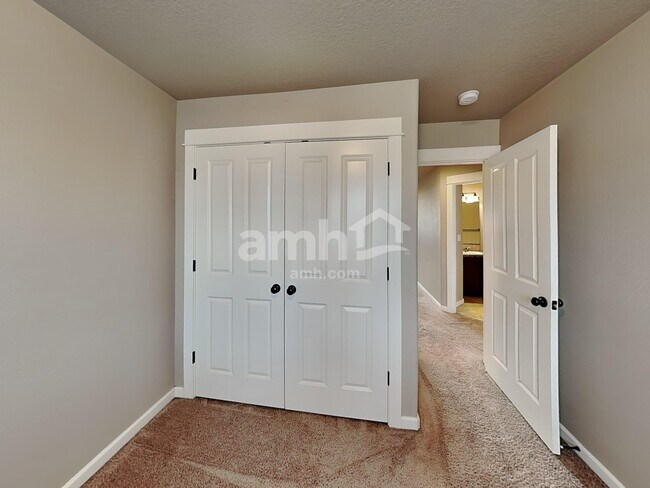 Building Photo - 468 Tulip Ave