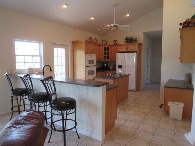 Building Photo - Osage Beach house for rent