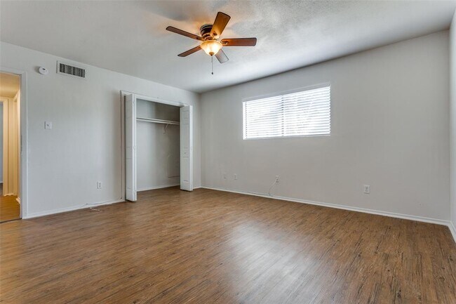 Building Photo - 2214 Winchester Dr