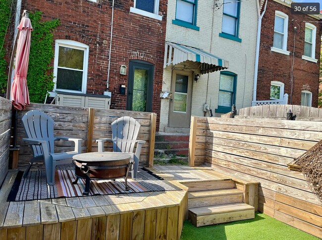 Building Photo - Stylish 2-bedroom modern townhome in the South Side Slopes