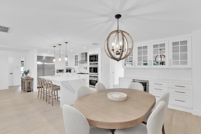 Building Photo - 3210 Palm Dr