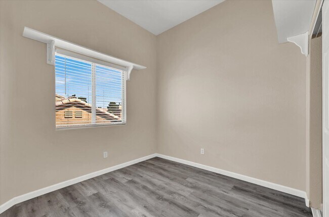 Building Photo - 4646 Spruce Oak Dr