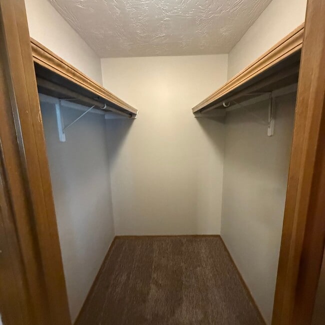 Building Photo - Beautiful 2 Bedroom Bathroom Patio Home Available NOW!