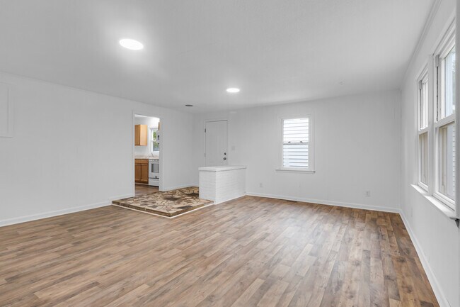 Building Photo - 300 Battleground Ave