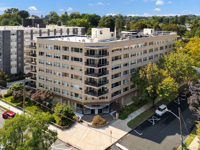 Building Photo - 12 Old Mamaroneck Rd
