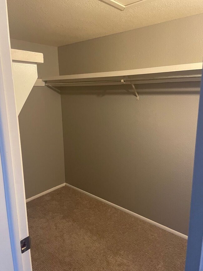 Building Photo - South Denver, 2 bed 2.5 bath Townhome, 2 Car Parking, Close to Light Rail