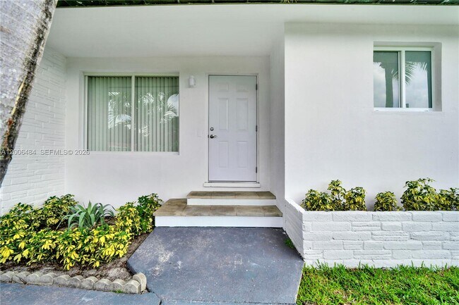 Building Photo - 350 Aledo Ave