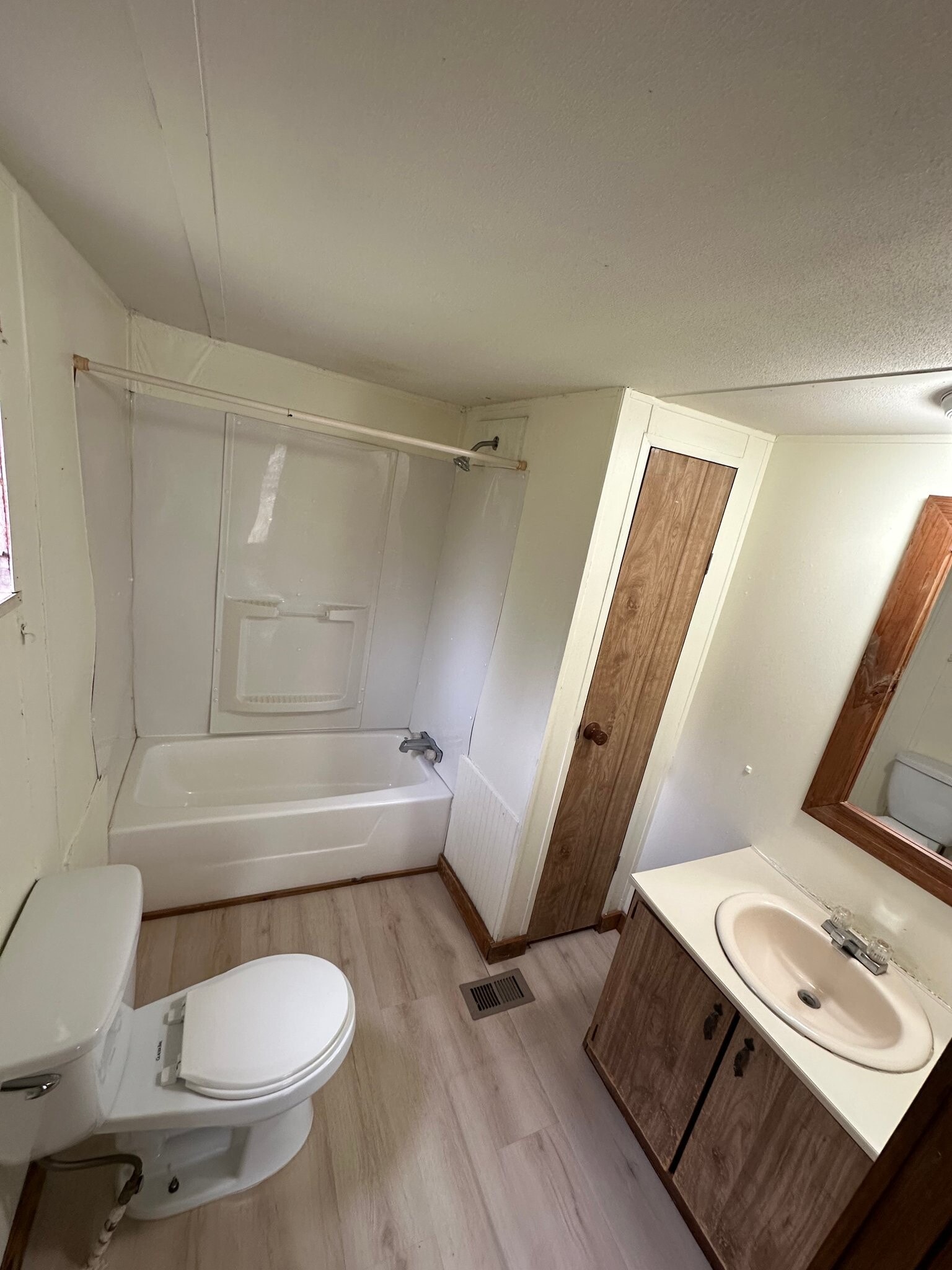 Building Photo - 9910 Farris Loop