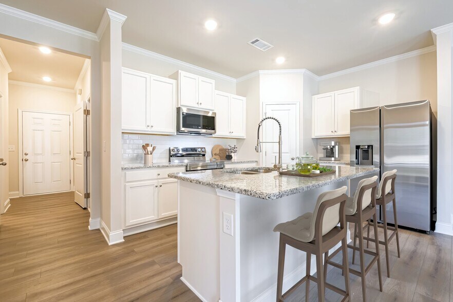 Building Photo - 97 Basswood Ln