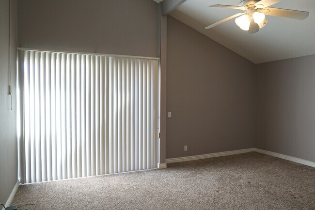 Building Photo - 35106 Mission Hills Dr