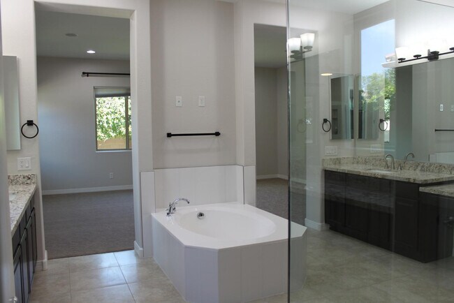 Building Photo - 3458 E Loma Vista St