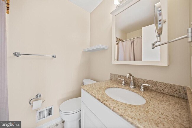 Building Photo - 3895 Steppes Ct
