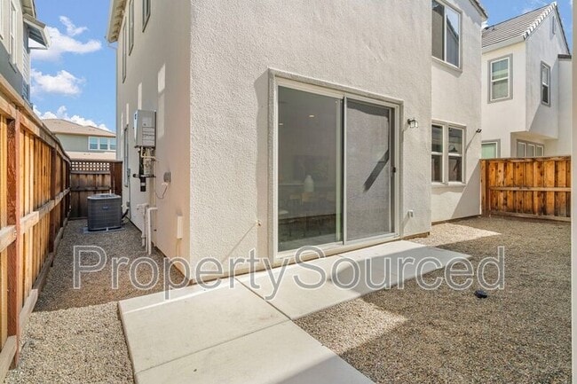 Building Photo - 2372 Garden Farms Ave