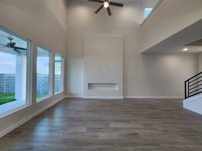Building Photo - 7506 Cresta Bella St