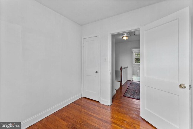 Building Photo - 633 Walker Ave