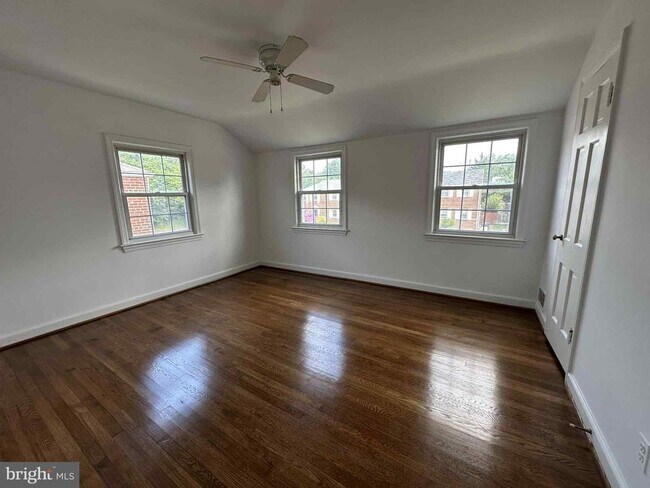 Building Photo - 3722 3rd St S