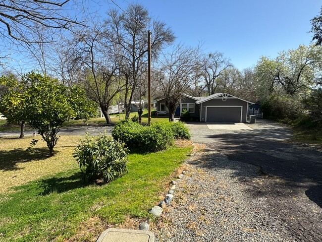 Building Photo - Home on 1 acre lot with above ground pool