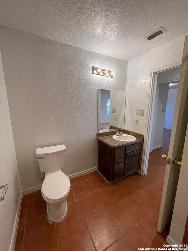 Building Photo - 1721 Quintana Rd