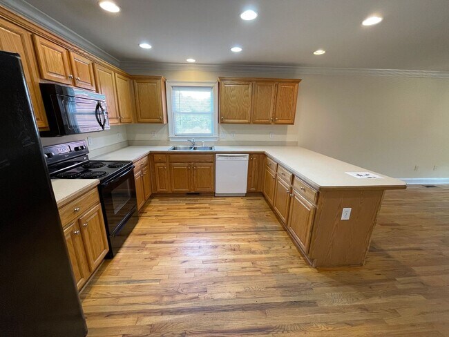 Building Photo - PRE-LEASING FOR AUGUST 2026!