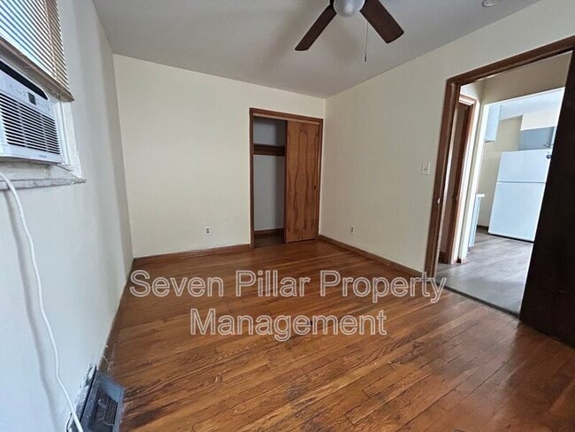 Building Photo - 323 S Napoleon Ave