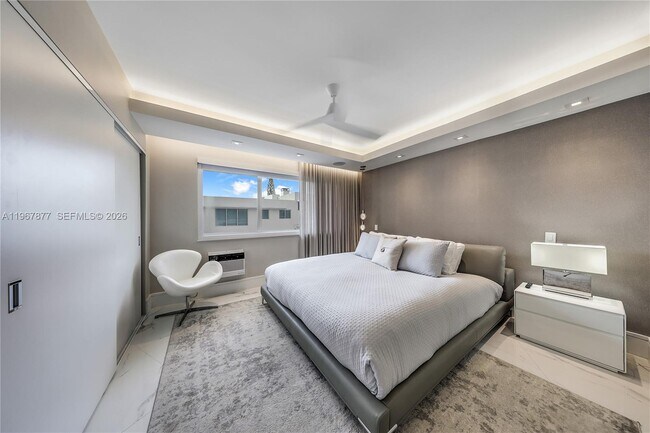 Building Photo - 10190 Collins Ave