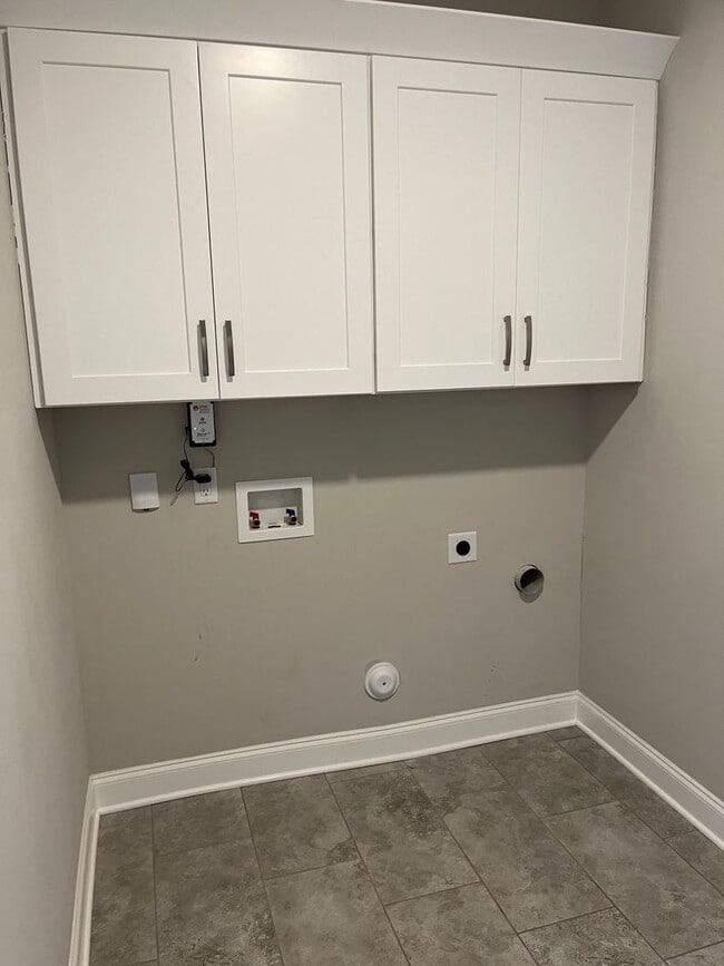 Building Photo - Large Beautiful Townhome in Summerfield NC