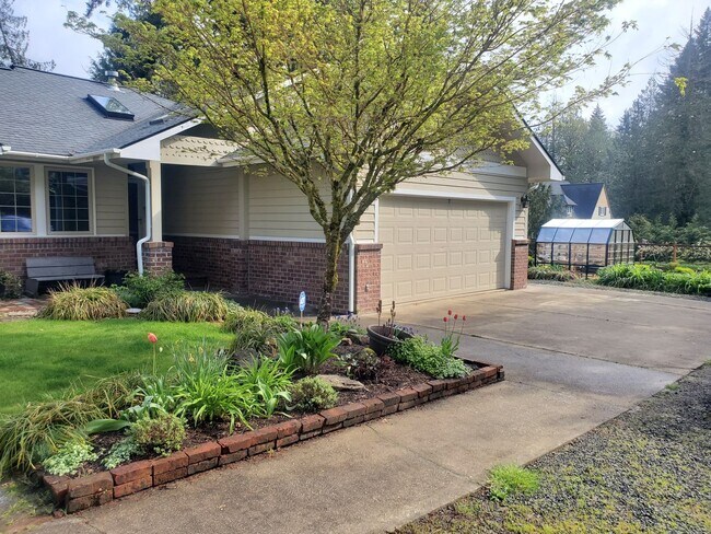 Building Photo - Beautiful home over the Hammersley Inlet