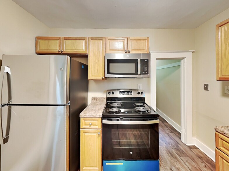 Building Photo - 2497 Lakewood Ave SW