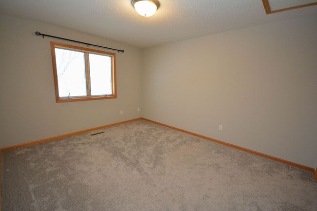 Building Photo - Twin home with walk-out basement & great updates!