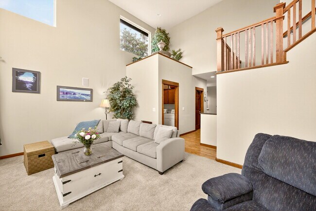 Building Photo - 1719 Lithia Way