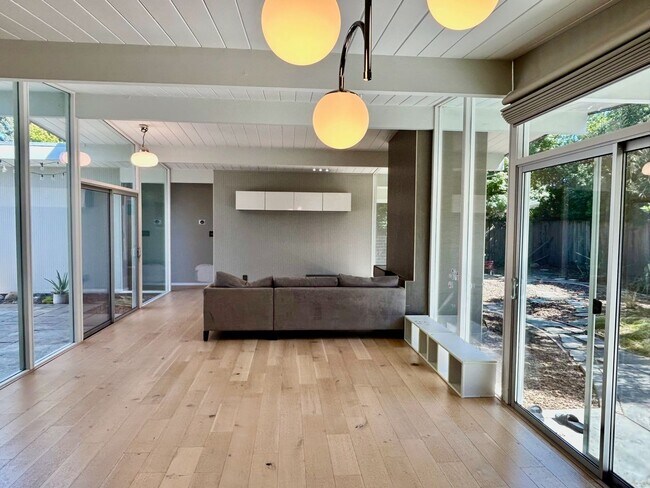 Building Photo - Updated Willow Glen Eichler