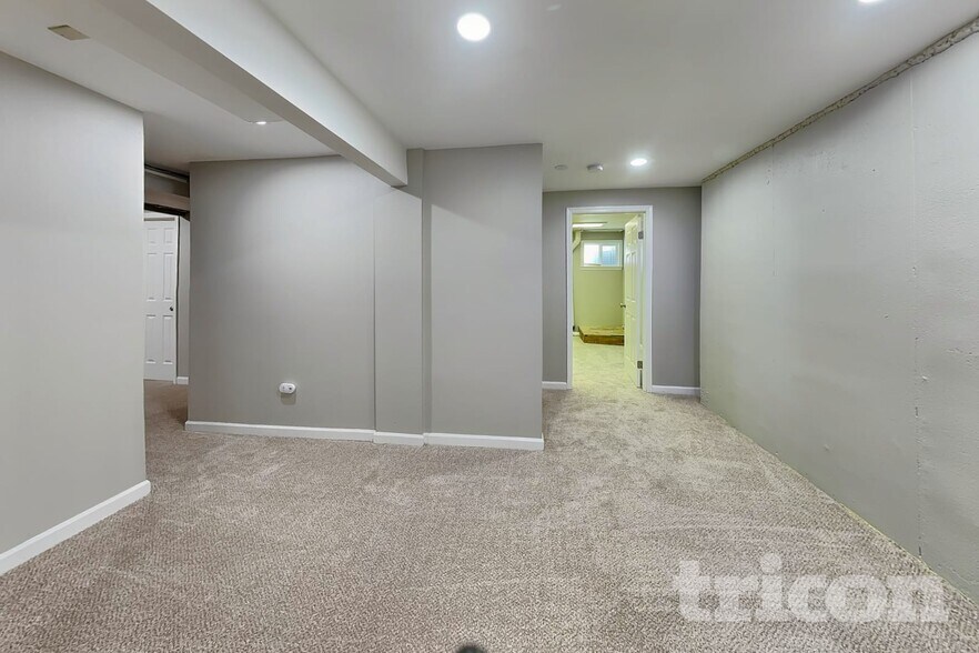 Building Photo - 8462 S Sunflower St