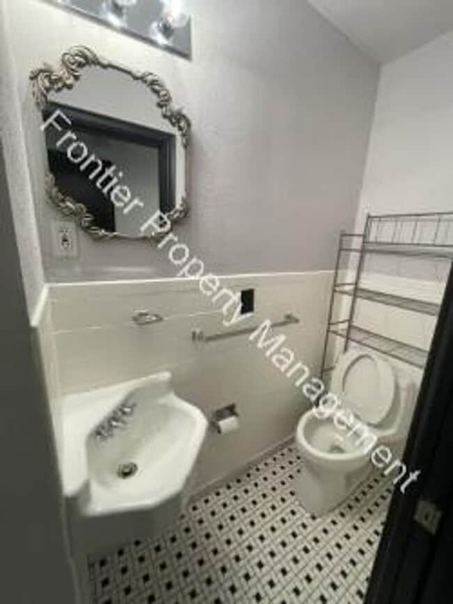 Building Photo - Charming 2 Bedroom Duplex – Don’t Miss Out!