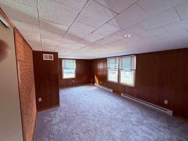 Building Photo - Charming Country Home with Spacious Yard & Mountain Views – Singers Glen, VA