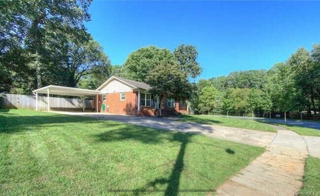 Building Photo - 1322 Tarrington Ave