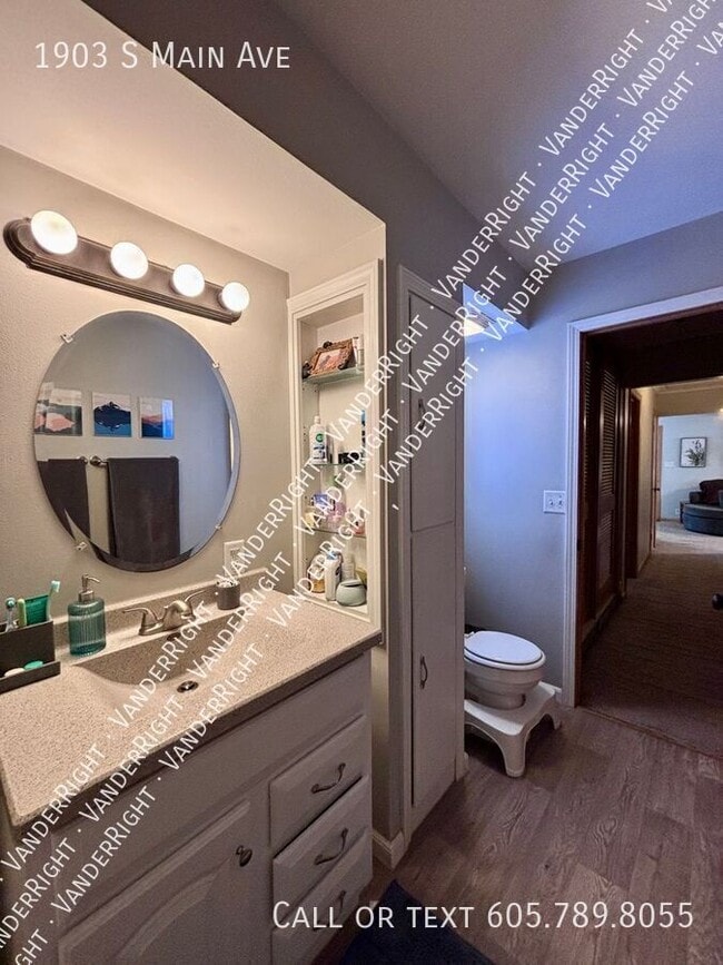 Building Photo - 1903 S Main Ave