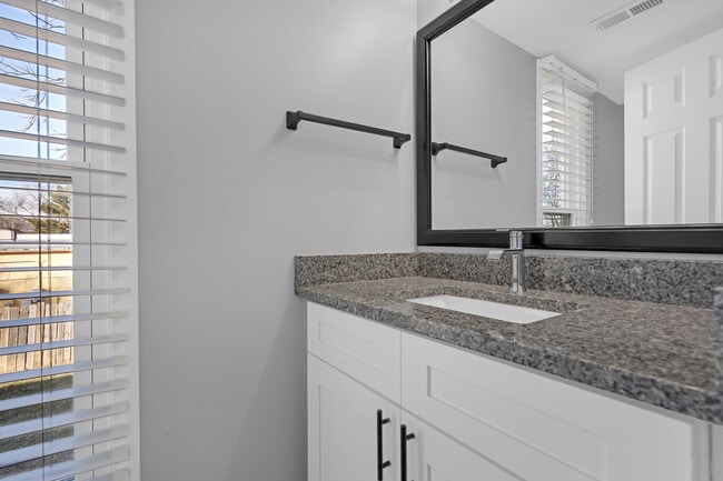 Building Photo - 730 Hamilton Ct