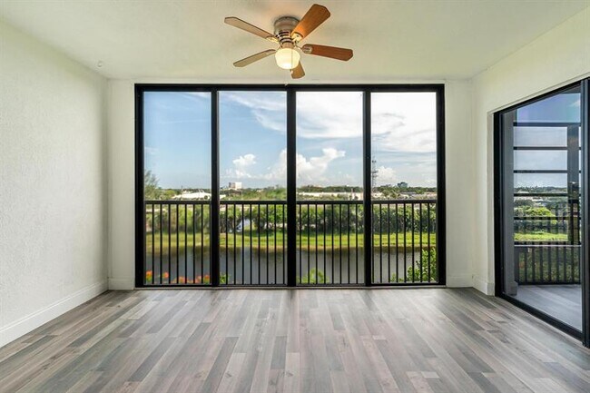 Building Photo - 2200 S Cypress Bend Dr