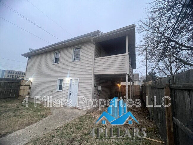 Building Photo - 403 Kenwood St