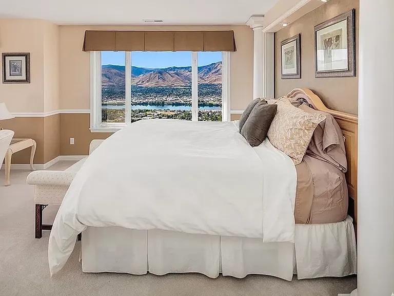 Building Photo - 2467 Twin Peaks Vw