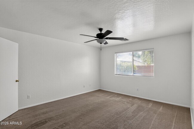 Building Photo - 13737 W Peck Dr