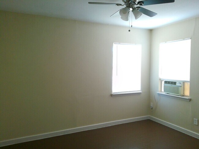 Building Photo - 749 Westchester Dr