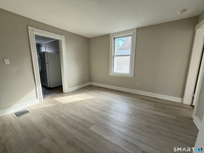 Building Photo - 3 Yost St