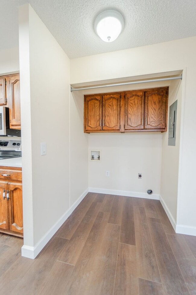 Building Photo - 3 Bed, 2 Bath with a beautiful view of the wooded back yard!!