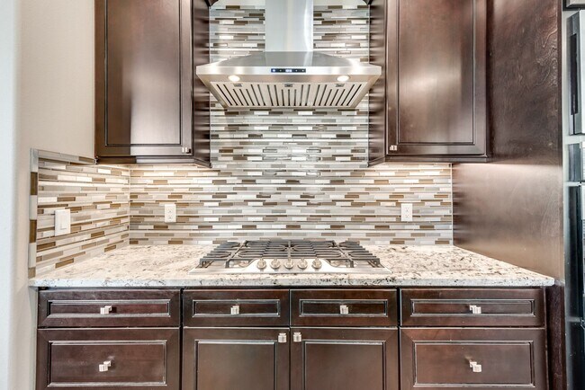 Building Photo - AVAILABLE NOW 4 BEDROOM 2.5 BATH HOME IN A...