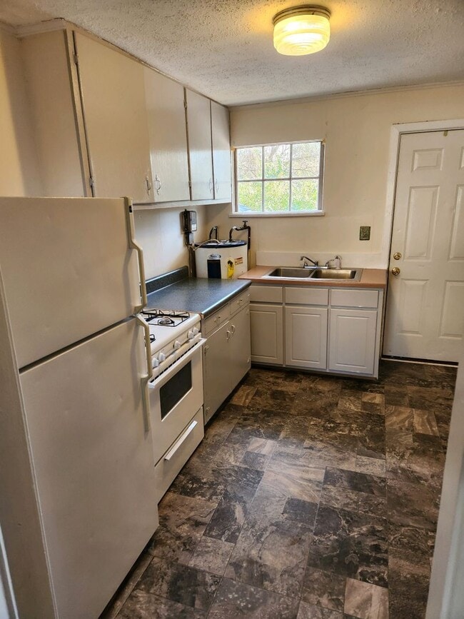 Building Photo - 2 bedroom 1 bath house in New Bern