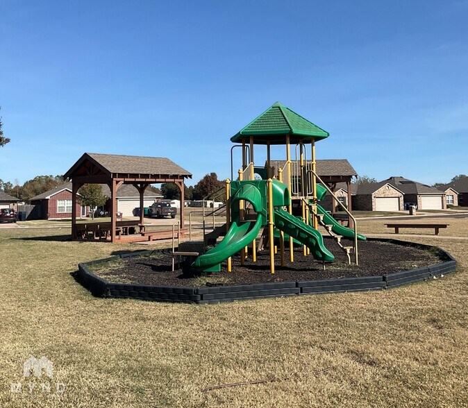 Building Photo - 3412 SE 95th St